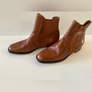 Women’s Manolo Blahnik brown leather booties size 41